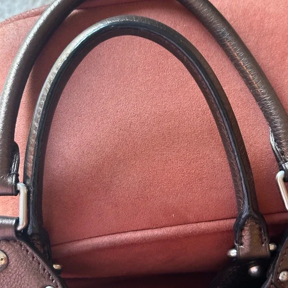 Extra Large Louis Vuitton Mahina bronze Leather Shoulder Bag - Picture 12 of 16